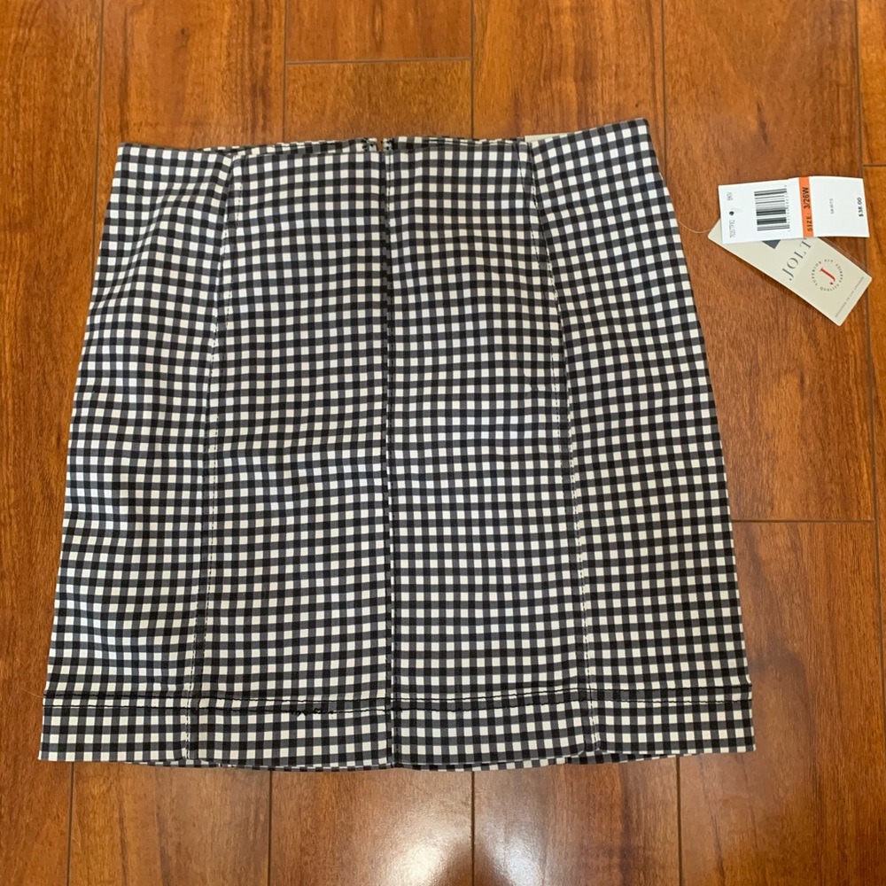 BRAND NEW Plaid skirt!